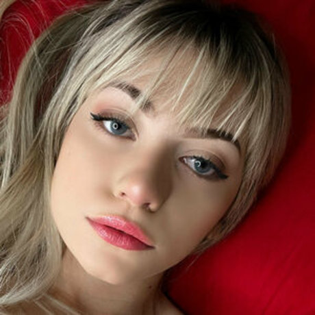 Cmeell nude star galleries