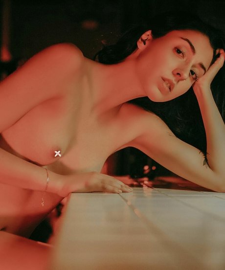 mature wife onlyfans sexy pic