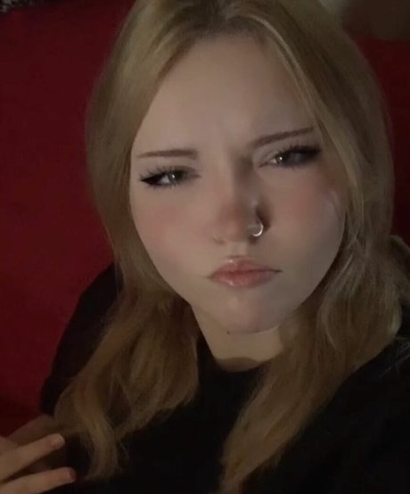 yours___truly___sav1 pornstar high quality photo