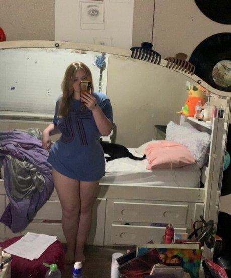 yours___truly___sav1 naked star img