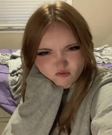 yours___truly___sav1 model adult picture