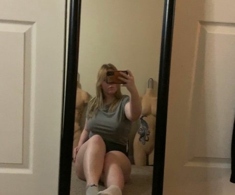 yours___truly___sav1 sexy model pictures