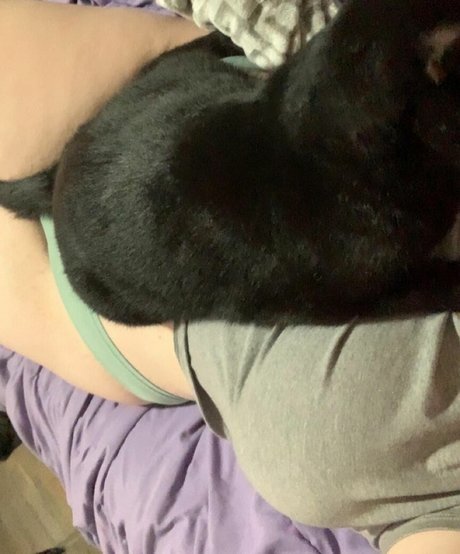 yours___truly___sav1 pornstar pics