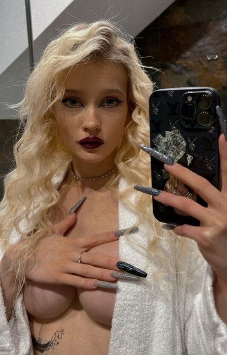 liana juice model sexy img