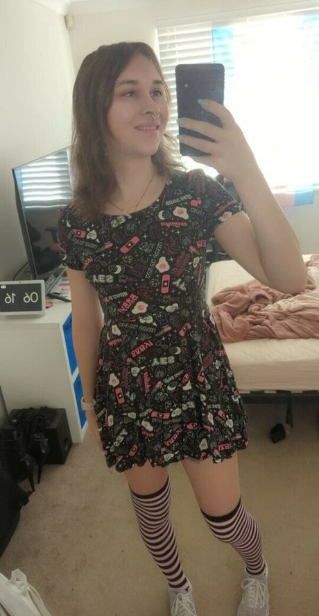 NeonRosa star top photo