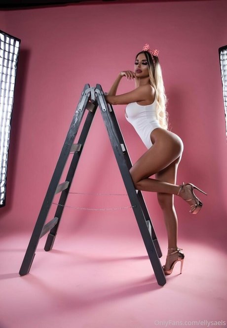 Ellysa Geanina star nude image