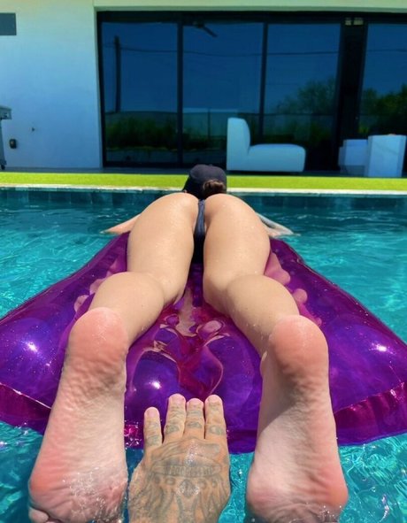 TheeSammyjo nude model archive