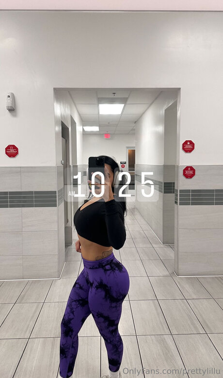 Prettylillu model naked pics