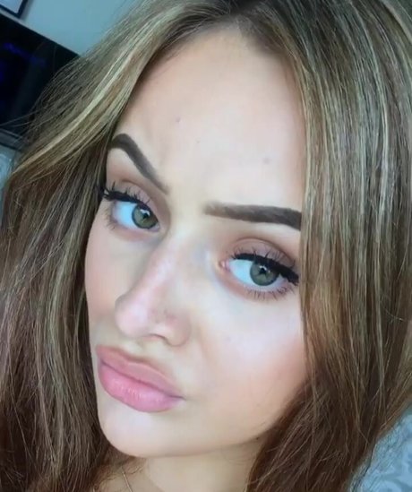 Eleanor Evans exclusive pornstar pic