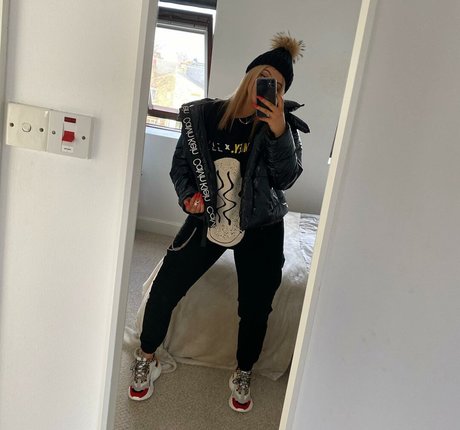 Eleanor Evans nude pornstar img