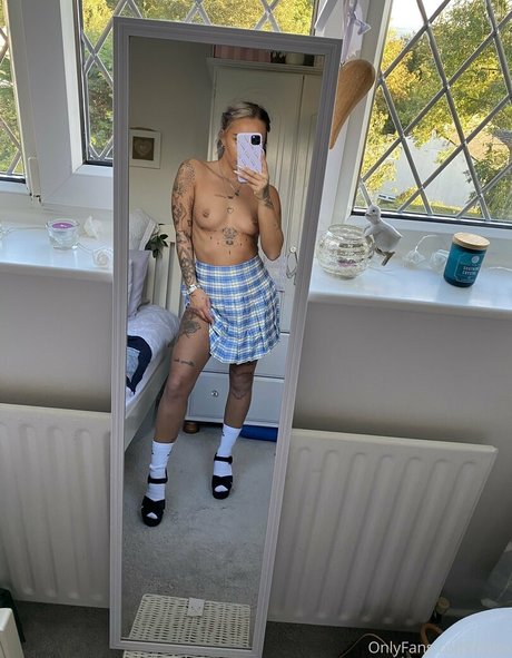 Milsx model hot picture