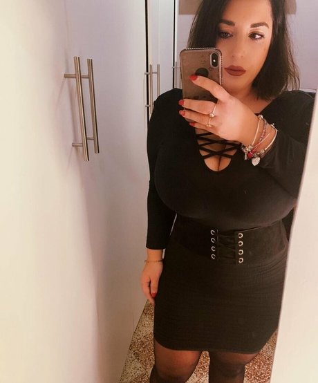 Valeria Vela model pretty image