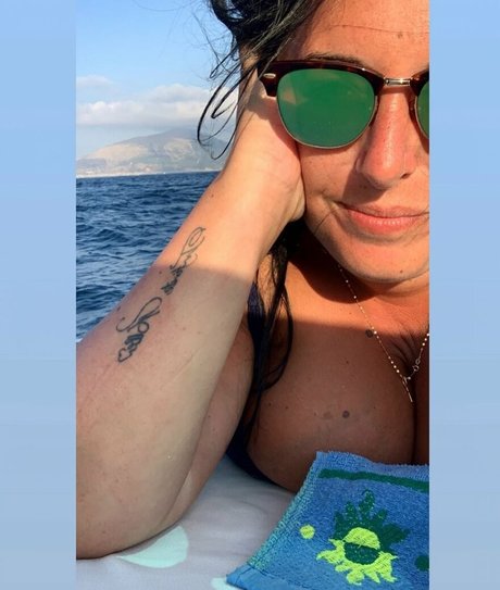 Valeria Vela model naked photos