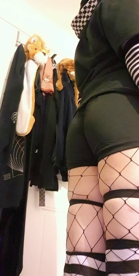 Wah Donka nude actress picture