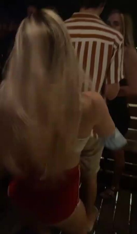 natscholi model erotic photo