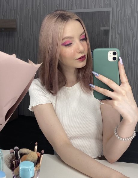 Elisa Oliver adult star pic