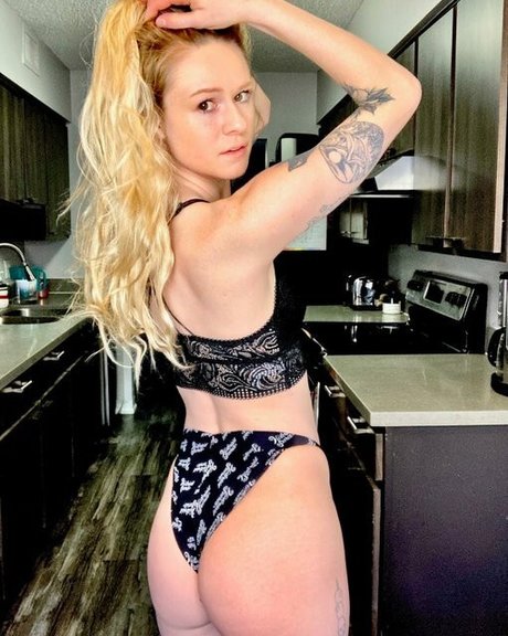 Sabine Oats pornstar pretty photo