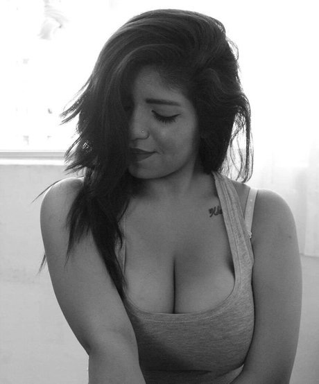 Kimberly Hdeez top star gallery