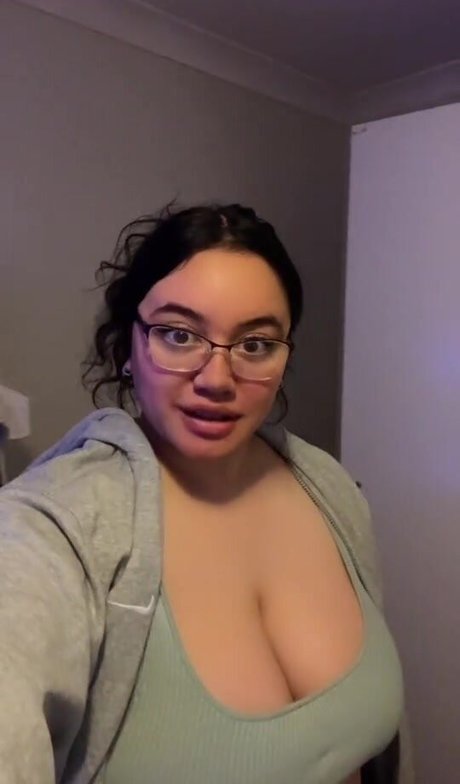 Carragh Mahuika high quality star pictures