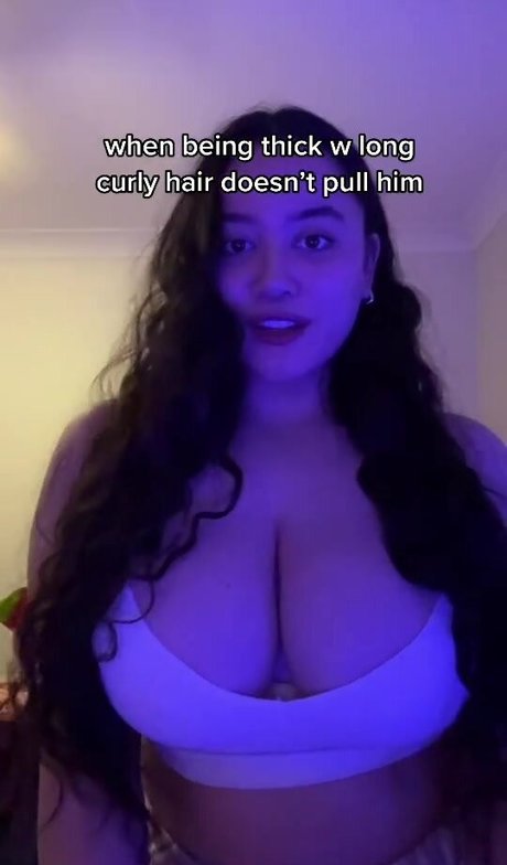 Carragh Mahuika art model pics