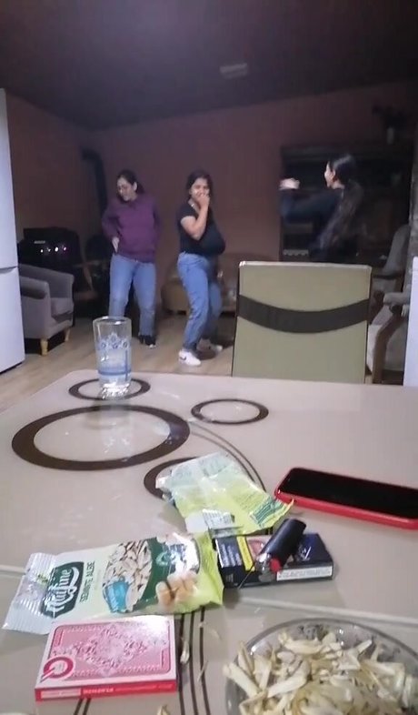 Melannia model adult image