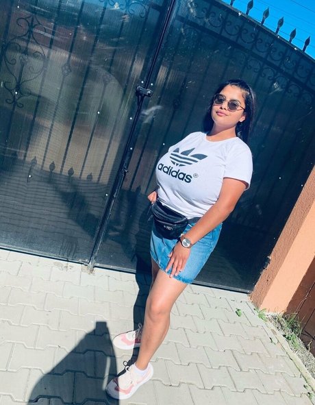 Melannia model perfect archive