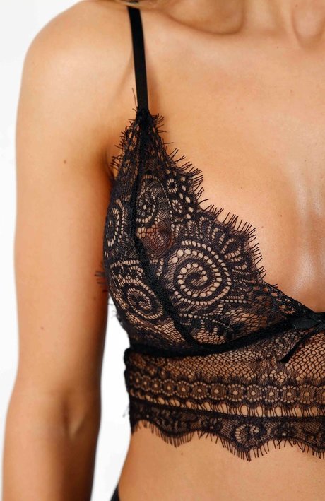 Pia Muehlenbeck hot star pics