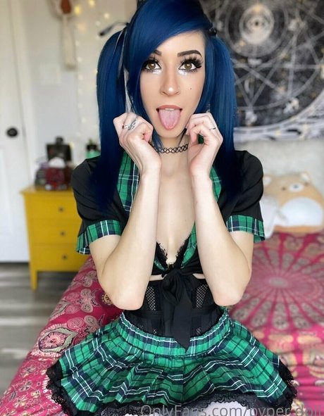 Paper doll model picture