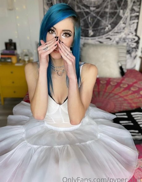 Paper doll pretty star pic