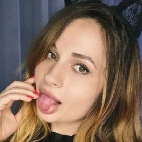 PollyDolll pornographic actress img