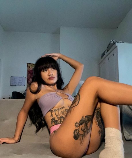 gutslaughter pretty model pic