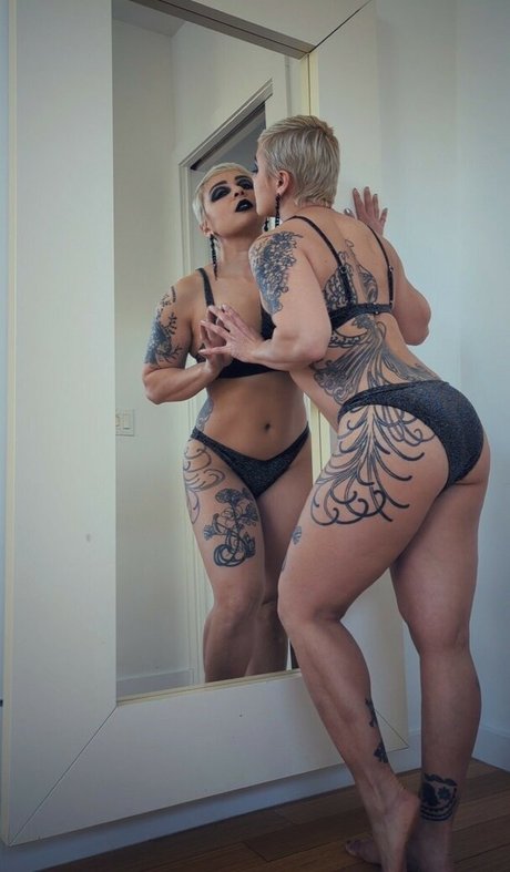 Evelyn Vinyl pornstar free galleries