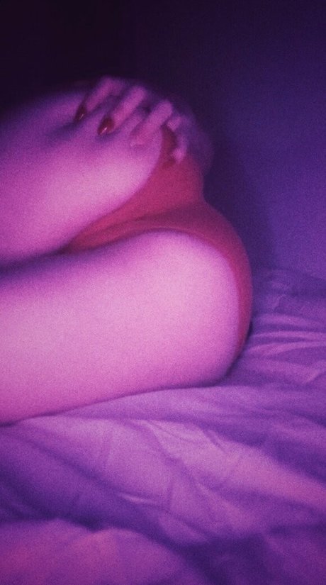 baby make it hurt star hot photo