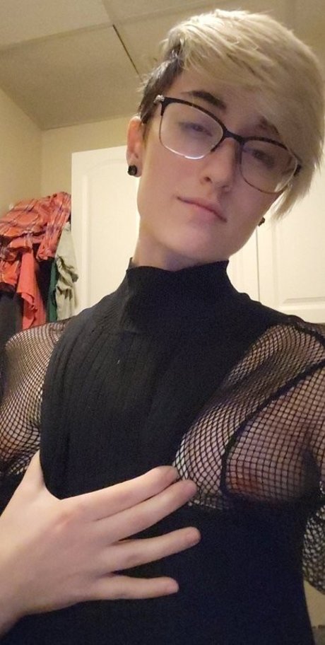 Apollo Fucker model nice image