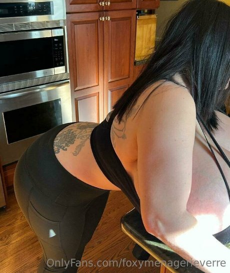 Foxy Menagerie Verre free pornstar photo