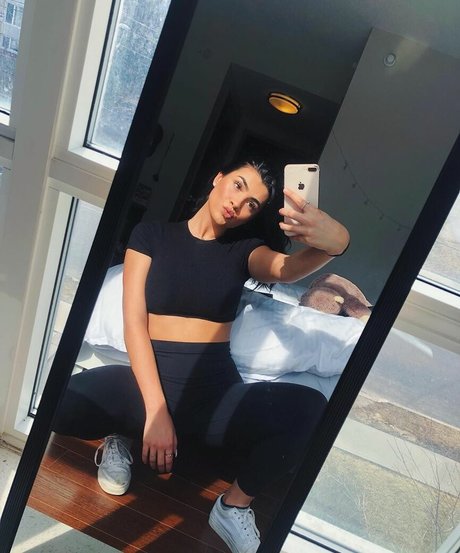 Kylie Manue pornographic star pictures