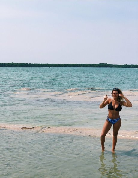 Kylie Manue sexy model pics