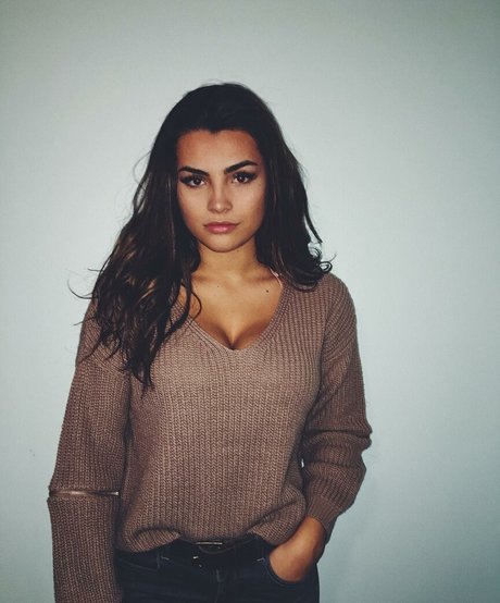 Kylie Manue model erotic pictures