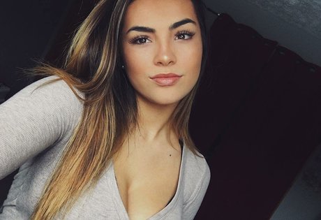 Kylie Manue top star pic