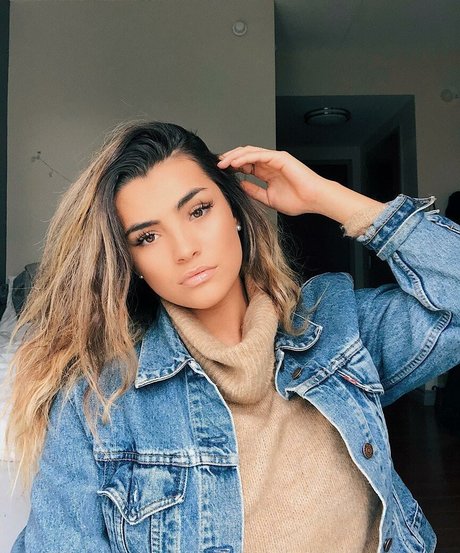 Kylie Manue model nude img