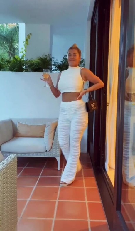 Claudia Valler exclusive model picture