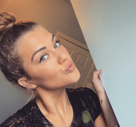 beautiful ladyboy onlyfans free porn image