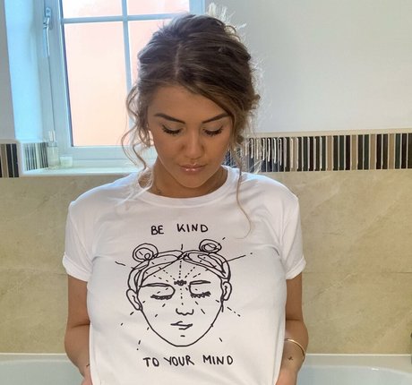 Claudia Valler hot star gallery