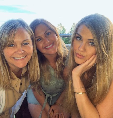 Claudia Valler naked star pictures