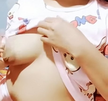 Joan Laud Vlog model free image