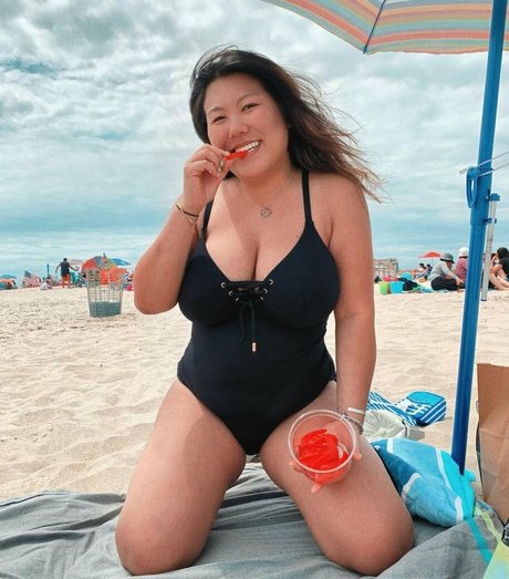 Tiffany Shu star exclusive photo