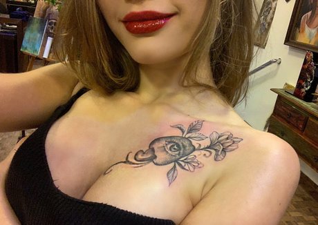 Giuliana Capitani pornstar erotic gallery