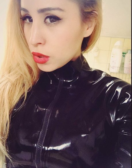 SophiaLarou model hd images