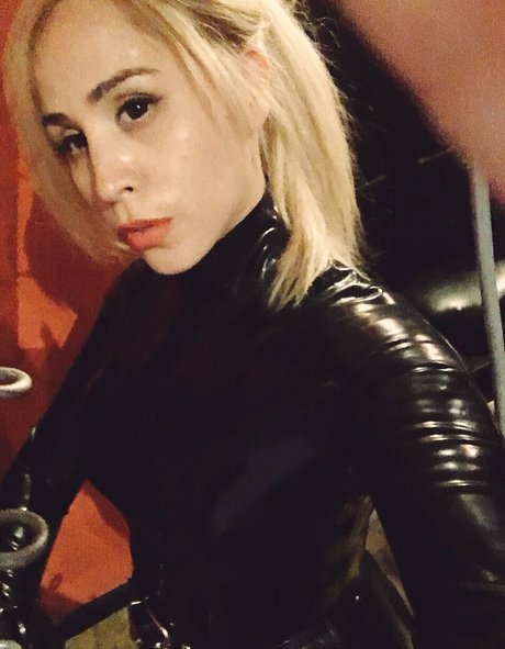 SophiaLarou pornstar erotic galleries