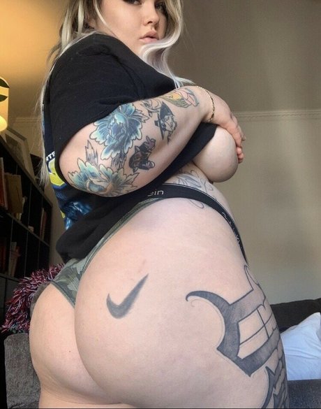 Rowdy Bands pornstar naked img